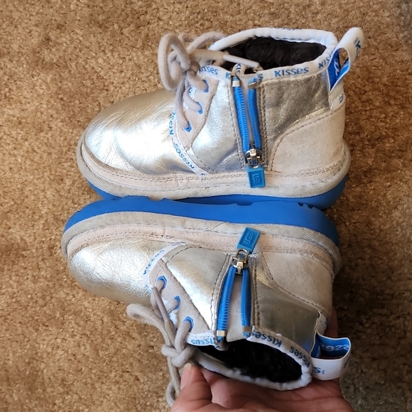 UGG Kids Kisses Neumel Zipper Boots - Picture 10 of 12